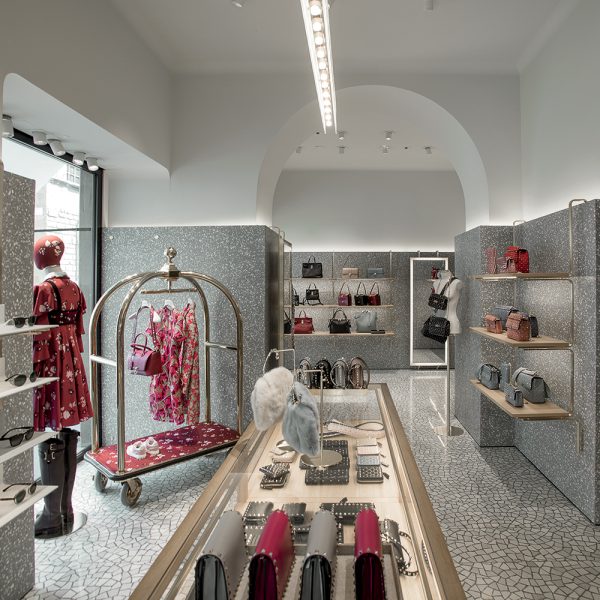 valentino - worldwide - custom - retail - rivestimenti 1 ok