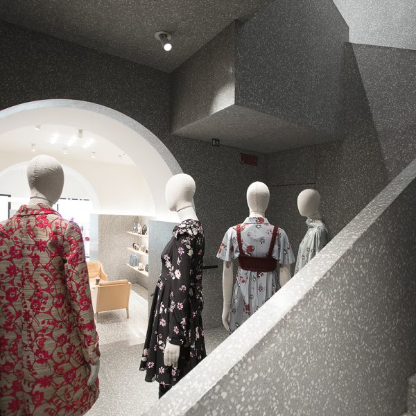 valentino - worldwide - custom - retail - rivestimenti 12