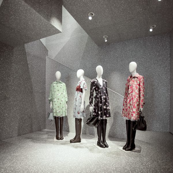 valentino - worldwide - custom - retail - rivestimenti 6